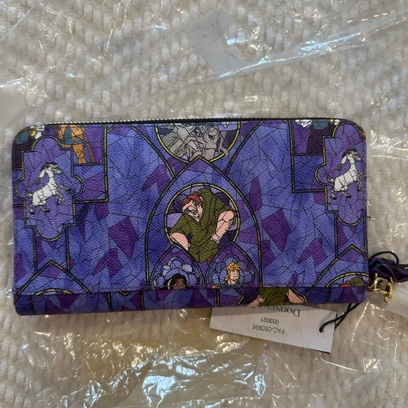 BNWT Disney Dooney and Bourke “Hunchback of Norte Dame” large wallet - Picture 2 of 2